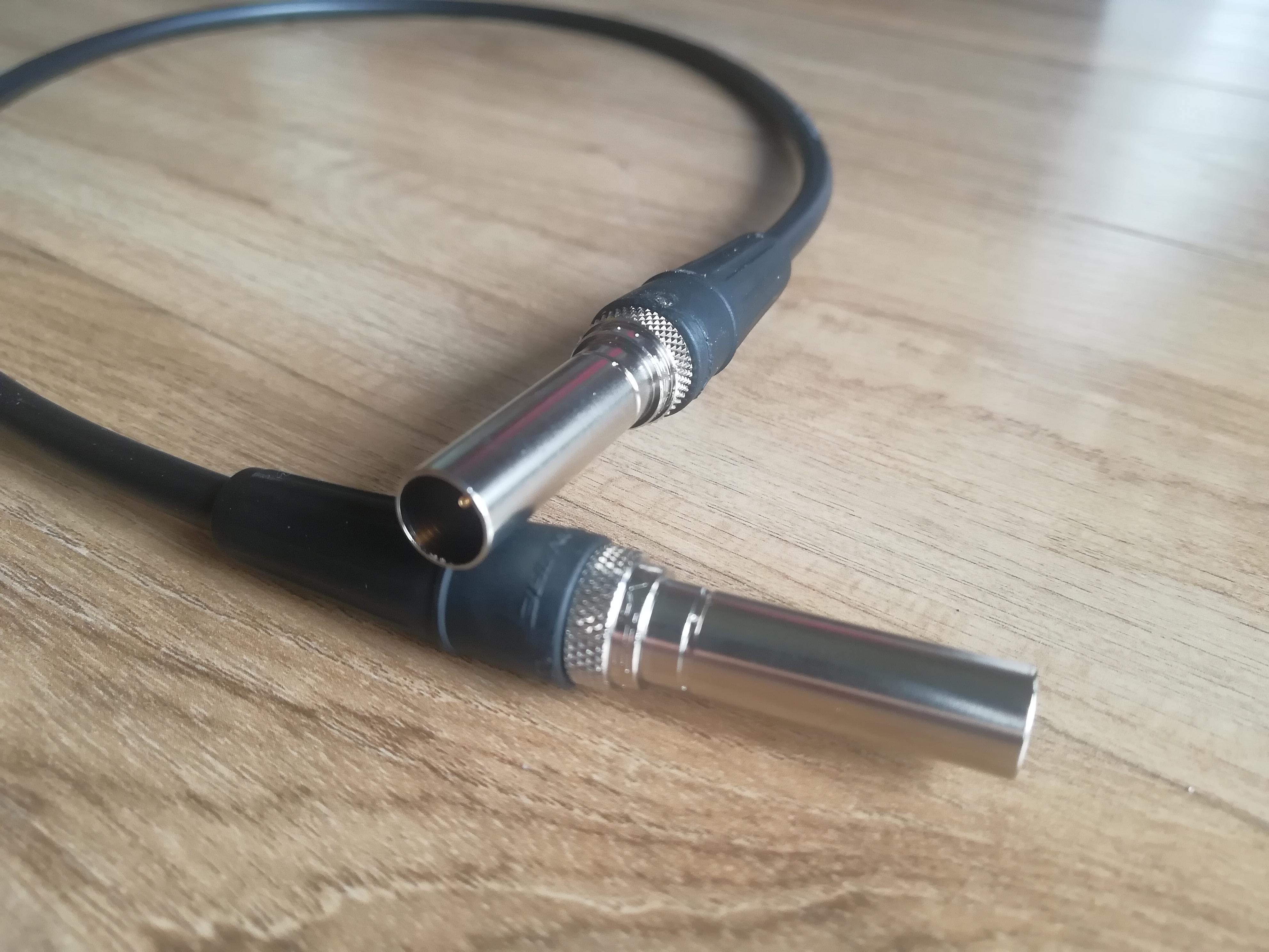 AMP DB9 to RCA